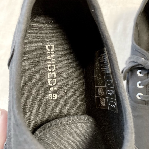 Divided black canvas lace-up platform sneakers - Picture 9 of 11